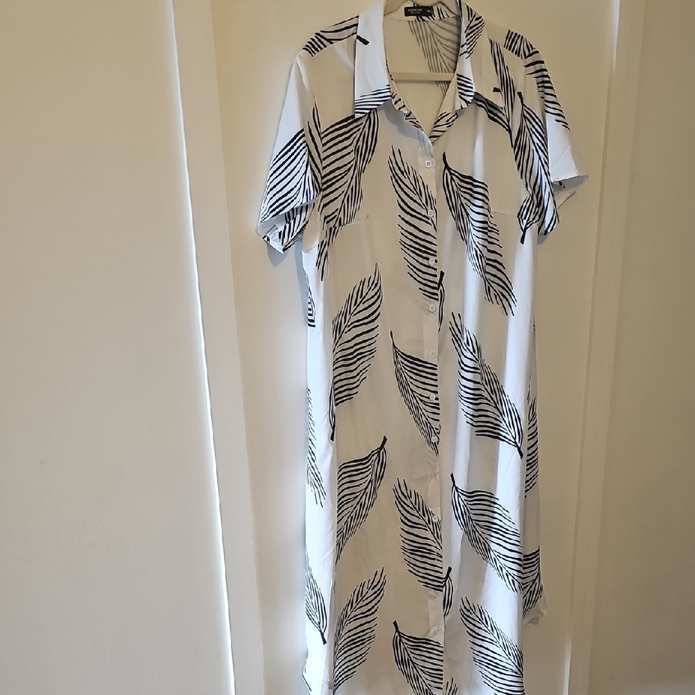 SHEIN Black and White Feather Print Maxi Dress